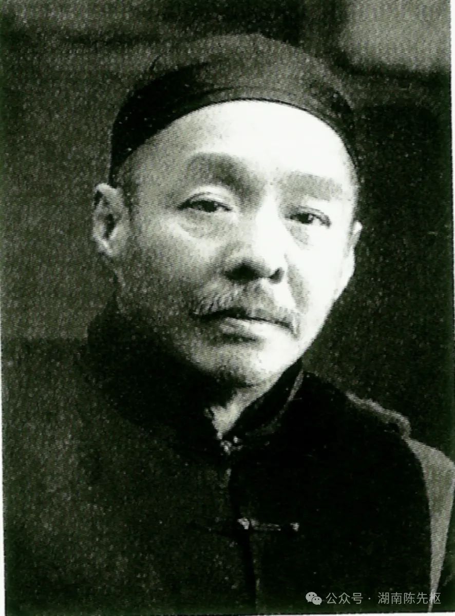 DƬ